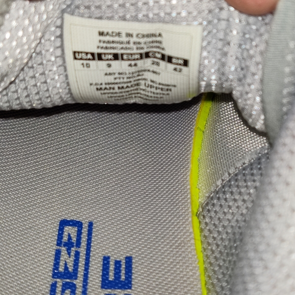 Athletic_Shoes